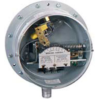 [NVT016254] Series PG Presostato Gas/Presostato Diferencial (PG-153-P1: Interruptor de presión de gas y presión diferencial, rango de 1-30" agua (0.25-7.47 kPa), banda muerta máxima de 1.9" columna de agua (0.47 kPa), interruptor de mercurio SPDT.)